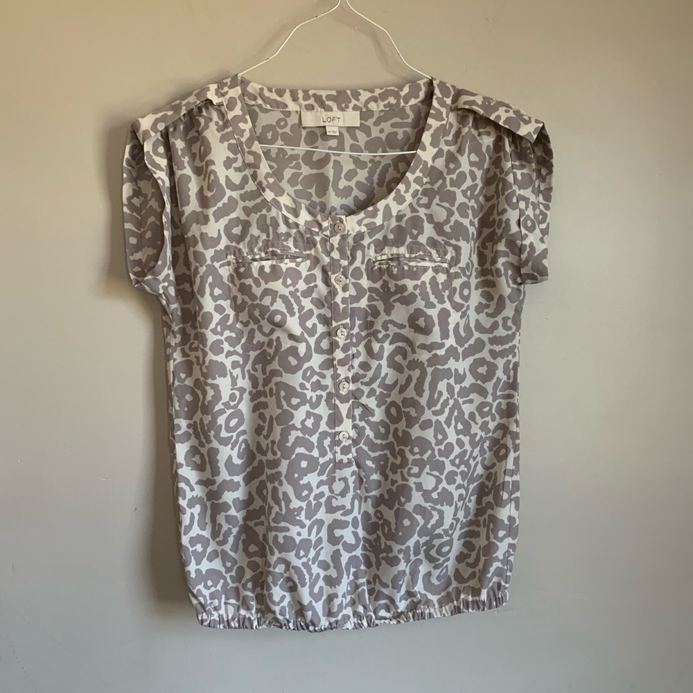 [LOFT] Size XS loose fit blouse leopard print gray